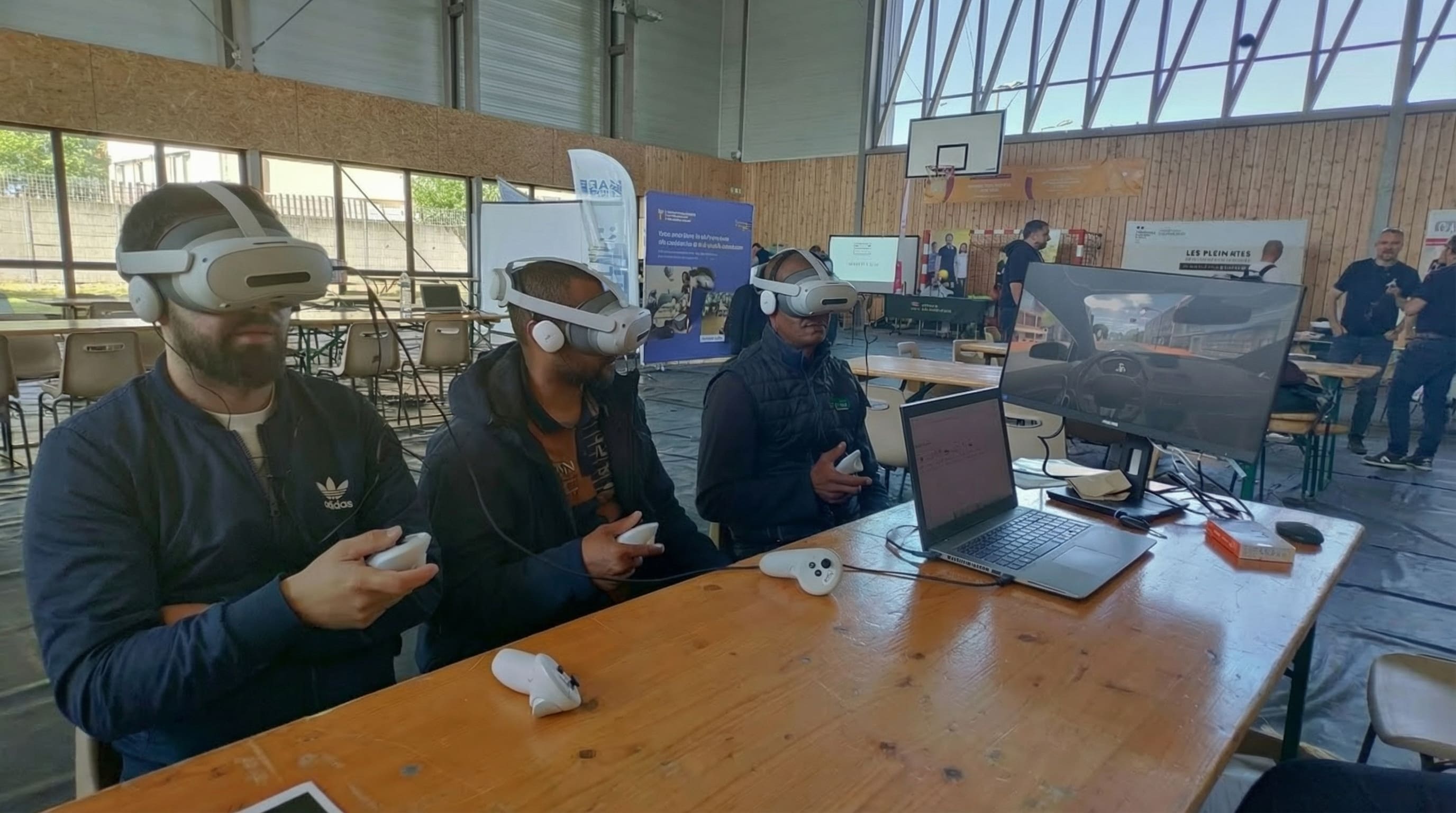 Participants en atelier Safety Day avec casques DriVR